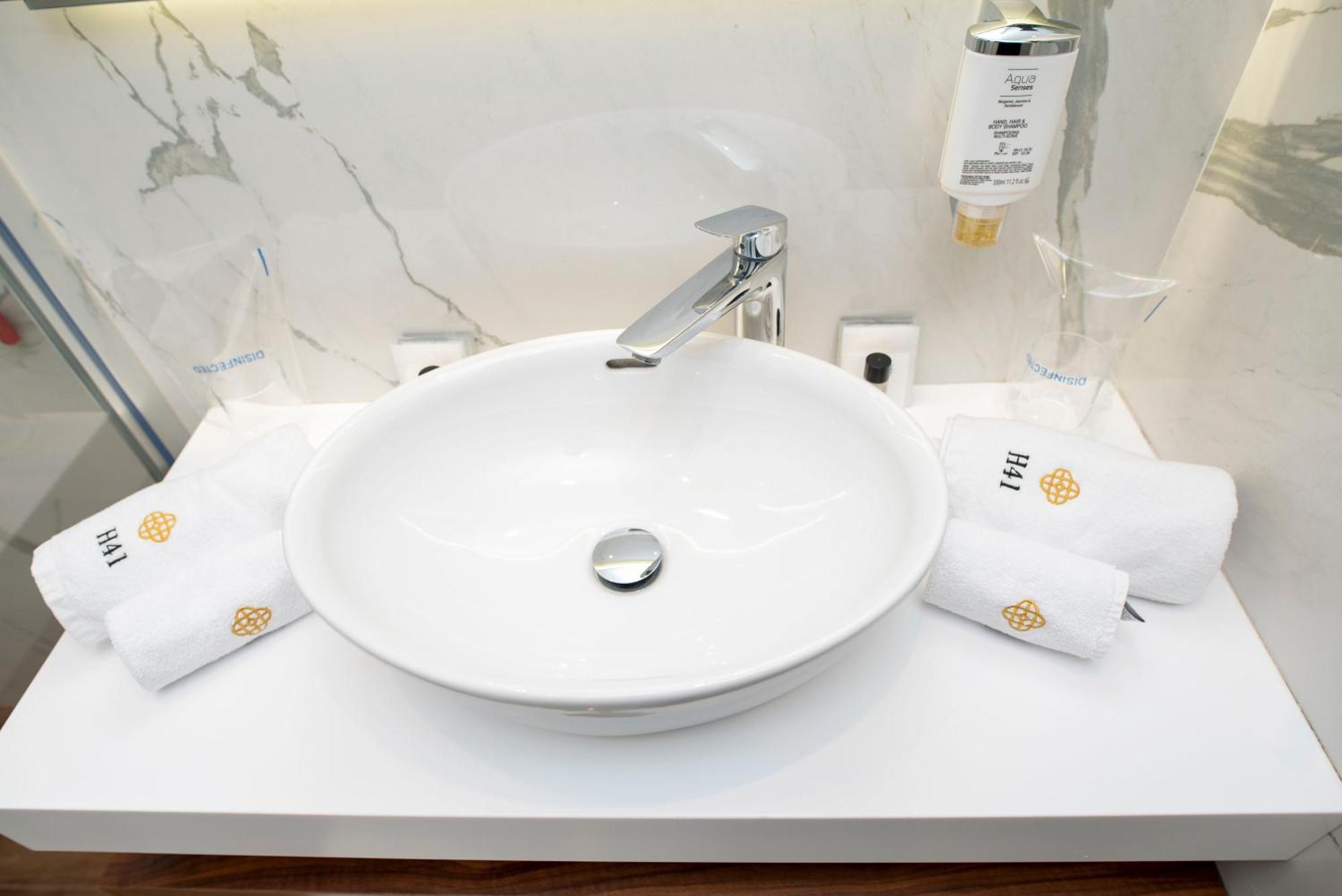 H41 Luxury Suites 베오그라드 객실 사진